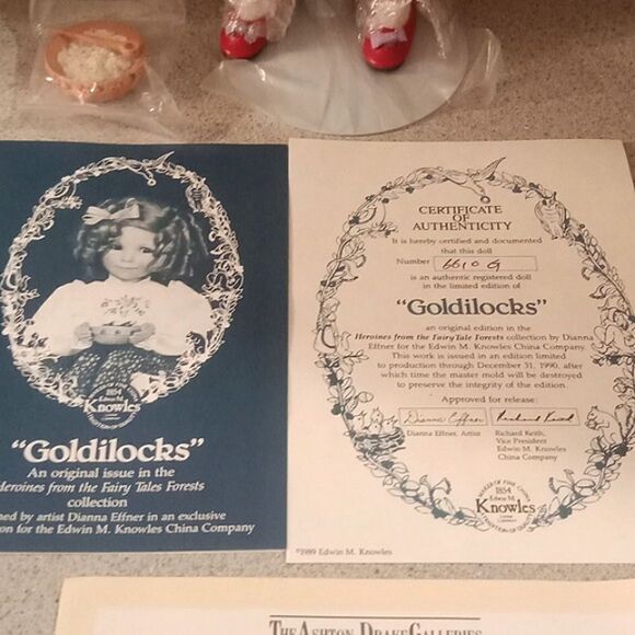 GOLDILOCKS 15" porcelain doll NIB COMPLETE AND ORIGINAL PACKAGING - Picture 4 of 9